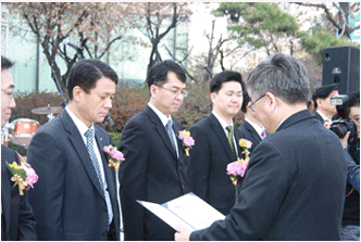 ACE CLUB 인증서 수여 받는 모습